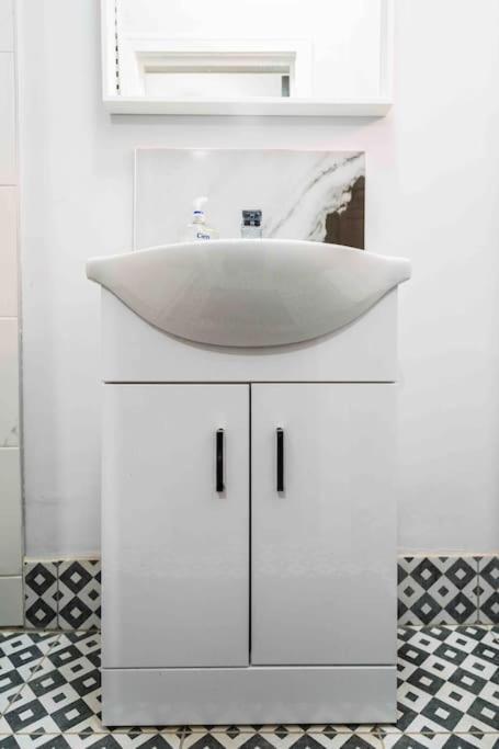 Modern Flat In Moseley With Free Parking Apartment Birmingham Ngoại thất bức ảnh